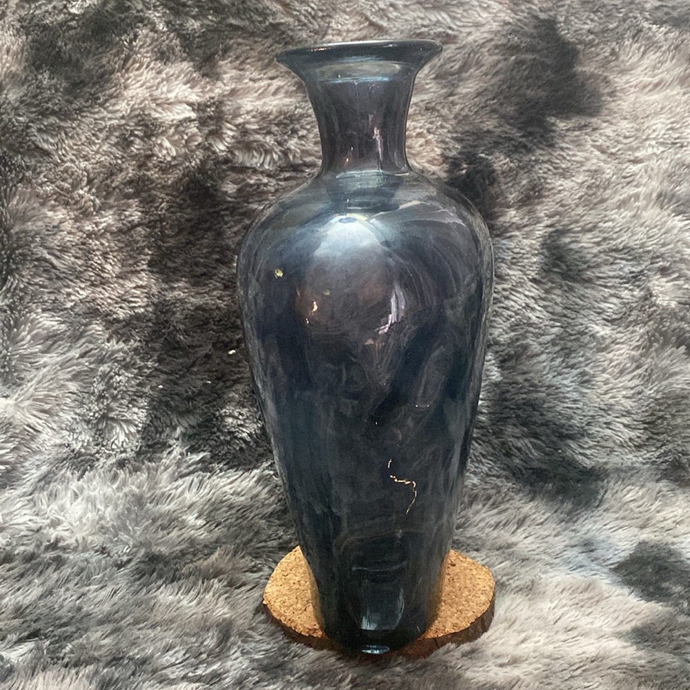 Heavy Heart Shaped Vase - Picture 3 of 16